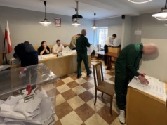 Który kandydat przekonał wyborców w DPS-ach, a który w aresztach? Wyniki z Olsztyna