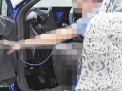 Renault Clio (2026) przechodzi testy. Pierwsze spojrzenie na wnętrze