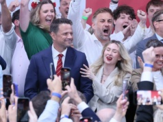 Trzaskowski liże rany po porażce. Przeprasza wyborców, zwrócił się też do Nawrockiego