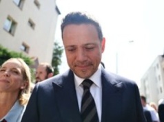 Trzaskowski przerywa milczenie. Przeprasza i apeluje: 