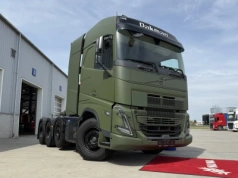 Powojskowe „demo” dla prywatnej firmy – Volvo FH16 650 8×4 w kolorze khaki