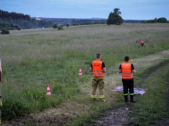 Poszukiwali paralotniarza, który miał awaryjnie lądować w lesie