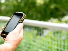 Przetrwają upadki, kąpiele i ekstremalne warunki. Sprawdzamy wzmocnione smartfony do zadań specjalnych