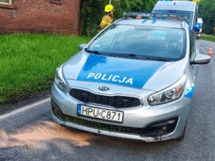 Pościg za Volkswagenem. Radiowóz został uszkodzony