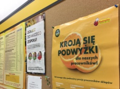 Biedronka obniżyła premie. Związkowcy są wściekli