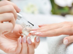 Kobiecy biznes na własnych zasadach. Dlaczego stylizacja paznokci to więcej niż moda?