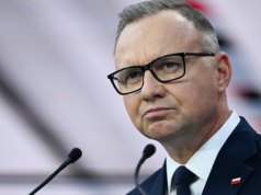 Andrzej Duda został sam. 