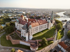 Nowe odkrycia na Wawelu. Archeolodzy odnaleźli dziecięce pochówki i coś jeszcze