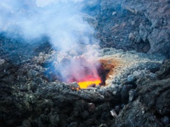 Etna się przebudziła i wyrzuciła mnóstwo pyłu. Sięgnął na wysokość 6 kilometrów