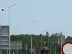 Chciał zatrzymać pijanego kierowcę, a ten 