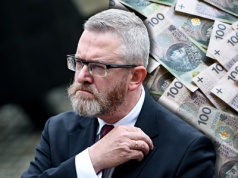 Braun bez domu i z długami? Tyle zarabia w Brukseli