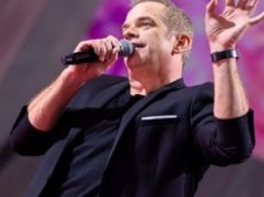 Wielka gwiazda na festiwalu w Opolu. Jego hity nuci cały świat
