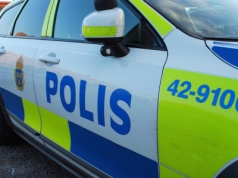 Tragiczny wypadek w Halland – 15-latek zginął w zderzeniu ciągnika z pociągiem