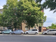 W sumie ucierpiało aż sześć zaparkowanych pojazdów!