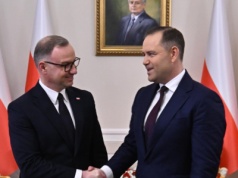Nawrocki uchylił szybę w limuzynie i krótko ocenił spotkanie z Dudą. Uznał je za 