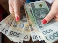 Wypłacają nawet 4 tys. zł miesięcznie. Dochód nie ma znaczenia. Potrzebna jest decyzja i wniosek