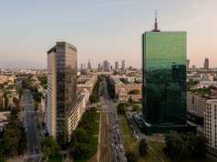 Słynny wieżowiec Intraco w Warszawie idzie do rozbiórki. Budzi emocje, bo to ikona