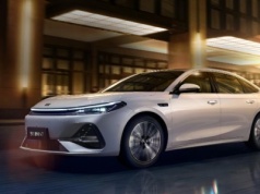 Geely Galaxy A7 EM-i 2025 jest samochodem dla osób, które nie lubią postojów. Zajedzie bardzo daleko