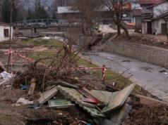 Nowe wsparcie dla dzieci z terenów popowodziowych: 1 tys. zł zasiłku, bezpłatne wyjazdy terapeutyczne i zajęcia opiekuńcze