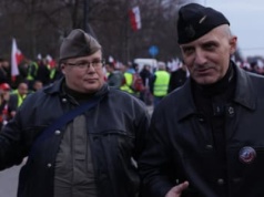 Rzeczpospolita: „Kamraci” zatrzymani przez policję. Mają dziś usłyszeć zarzuty