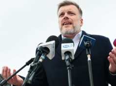 Zandberg uderzył w Tuska i Kaczyńskiego. Współprzewodniczący partii Razem stanowczo o wotum zaufania