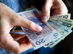 Ile zarabiają Polacy? Mediana wynagrodzeń