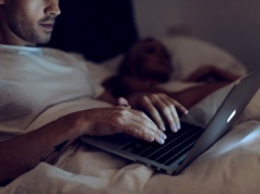Francuzi nie obejrzą już porno? Szykuje się wojna. A może rewolucja?