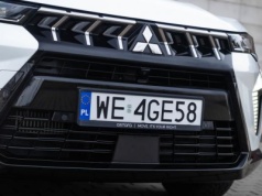 Mitsubishi ASX po liftingu jest lepsze. Na jego drodze wciąż stoi jednak… Renault Captur