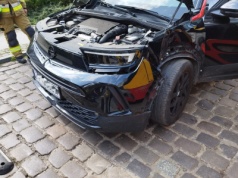 Wyglądało groźnie, skończyło się dobrze. Zderzenie tramwaju z autem w Grudziądzu [zdjecia]