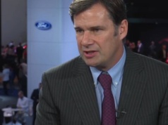 Jim Farley ostrzega przed masowymi zwolnieniami: Winny Trump
