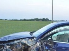 Tragiczny karambol na DW 812. Jeden z kierowców ze złamanym kręgosłupem