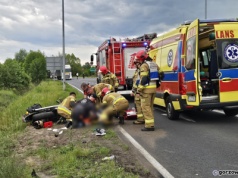 Skoda zderzyła się z motocyklistą. Lądował śmigłowiec LPR