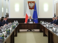 Mniej dni wolnych od pracy? Rząd chce wykreślić jedno święto kościelne