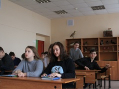 Czerwcowe piekło w szkole. Nauczycielka: Rodzice piszą maile z pytaniami i żądaniami