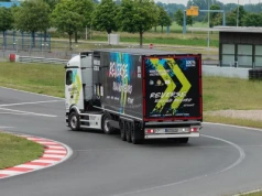 Cofał z naczepą przez 6 godzin i 22 minuty – Rekord Guinnessa na 124 kilometrach