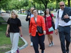 O zmianie premiera nie było mowy. Kulisy posiedzenia klubu KO