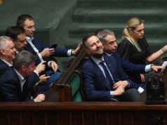 W koalicji rządowej dalsza dyskusja o wotum zaufania; PiS bez powodzenia ws. rządu technicznego
