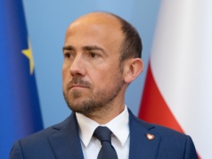 Budka uszczypliwie odpowiada na pouczenia Hołowni