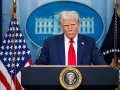 Donald Trump walczy z popularną uczelnią. Wprowadził zakaz dla cudzoziemców