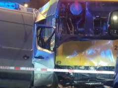 2 pojazdy rozbite na Rzgowskiej. Nocny wypadek przy Czerwonym Rynku w Łodzi