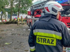 Zerwane dachy i przewrócone drzewa. Burze przeszły nad Polską
