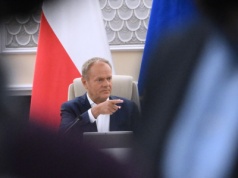 Tusk próbuje uspokoić sytuację w KO. 