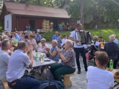 Smaki regionu, modlitwa i muzyka z akordeonem – słuchacze RDN świętowali 'czerwcówkę” u stóp Kokocza