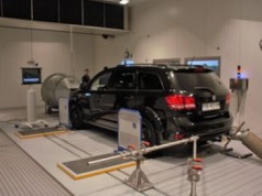 Skorzystali przed zmianą przepisów. UE policzyła średnią emisję CO2 samochodów