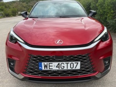 Wyglądają na drogie, jeżdżą za grosze. Tysiące Polaków przesiada się do nowych Lexusów