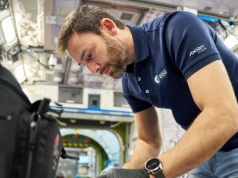 Z polskim astronautą w kosmos leci pluszowa zabawka. Po co?