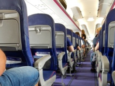 Pilot wskazał najbezpieczniejsze miejsca w samolocie. Gdzie się znajdują?