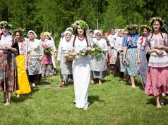 Zielone Świątki to kościelne święto z pogańskimi korzeniami. Czy trzeba pójść do kościoła?
