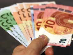 Żył we Francji i legalnie oszczędzał. Skarbówka w Polsce: płacisz
