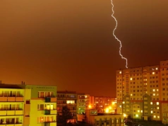 Silne nawałnice przetoczyły się przez Polskę. IMGW wydał kolejne alerty